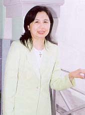 mrs_alice_cheung.jpg (12066 bytes)